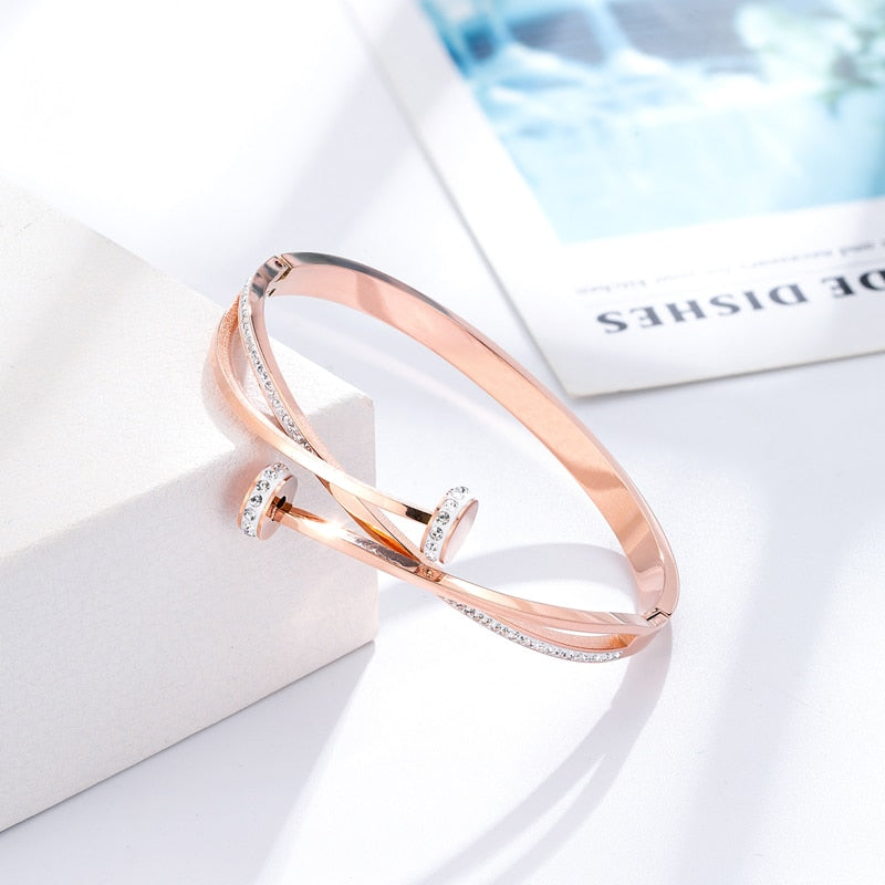 Bracelete Pulseira Feminina Folheado a Ouro 18k Prego