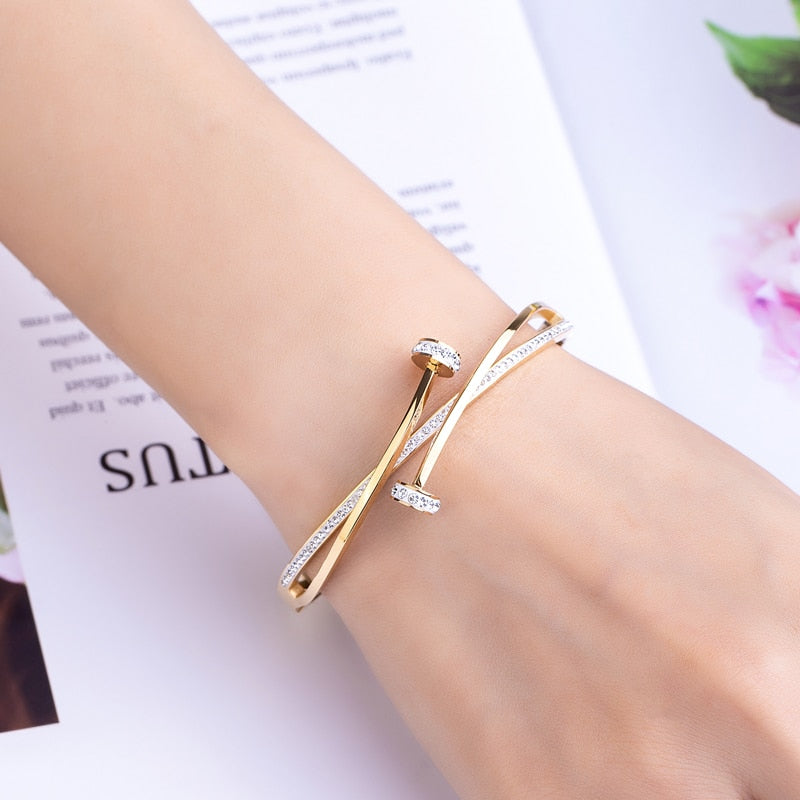 Bracelete Pulseira Feminina Folheado a Ouro 18k Prego