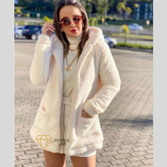 Casaco Feminino Max Teddy Peludo com Capuz e Bolso